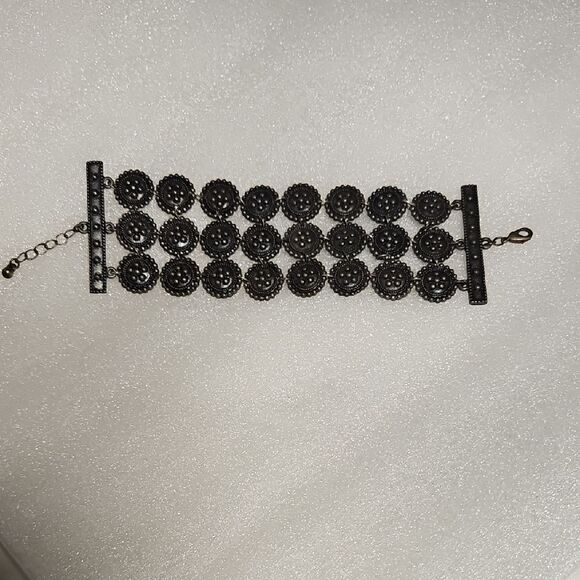 Avon Elegant Bracelet - Picture 2 of 5